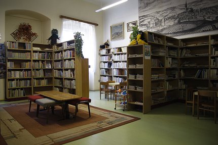 Husova knihovna v Poln